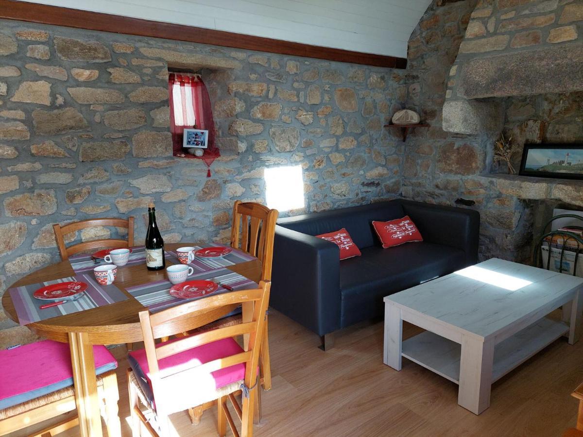 Holiday Home In Plouarzel Buitenkant foto